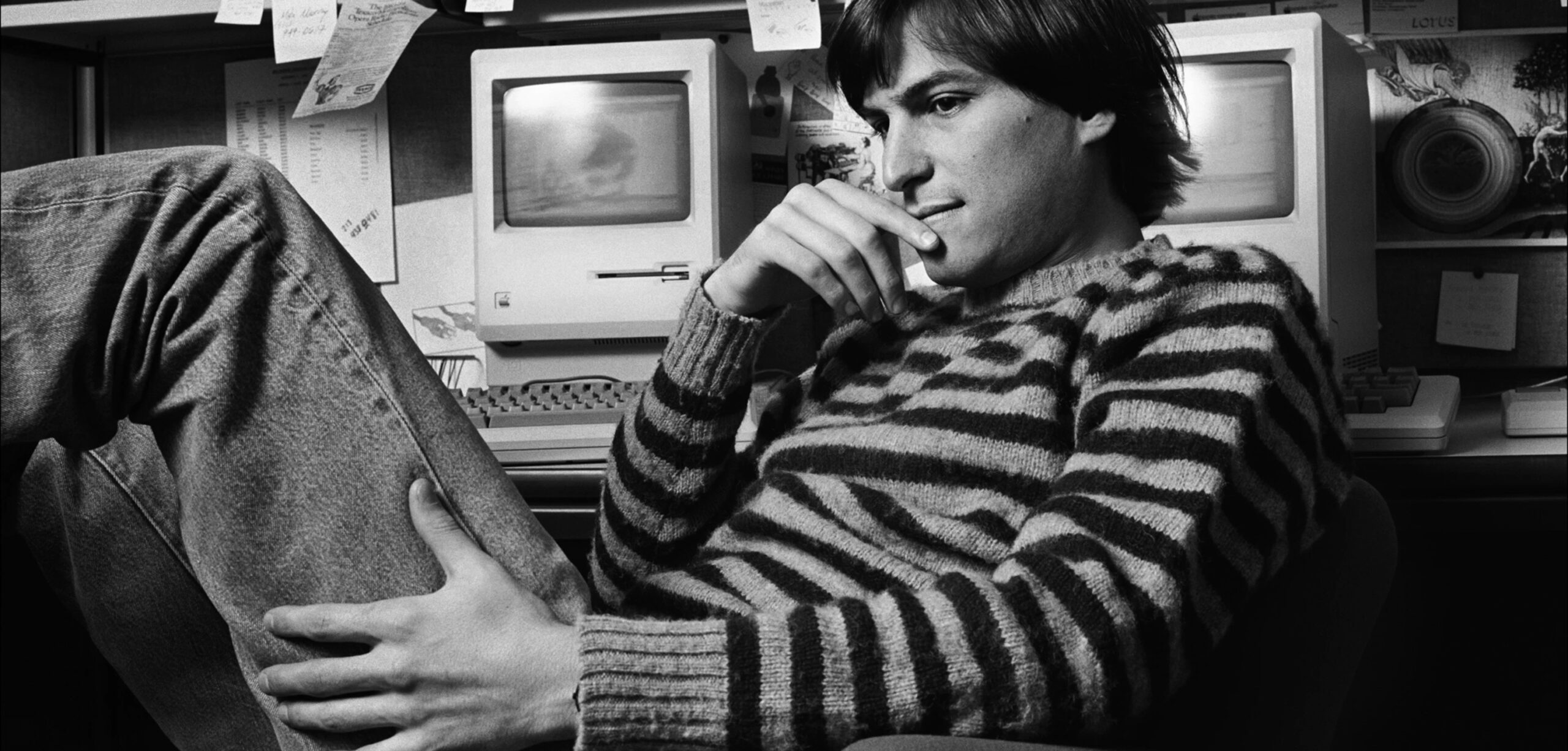 Steve Jobs วัย 29 ปี และเครื่อง Apple Macintosh
